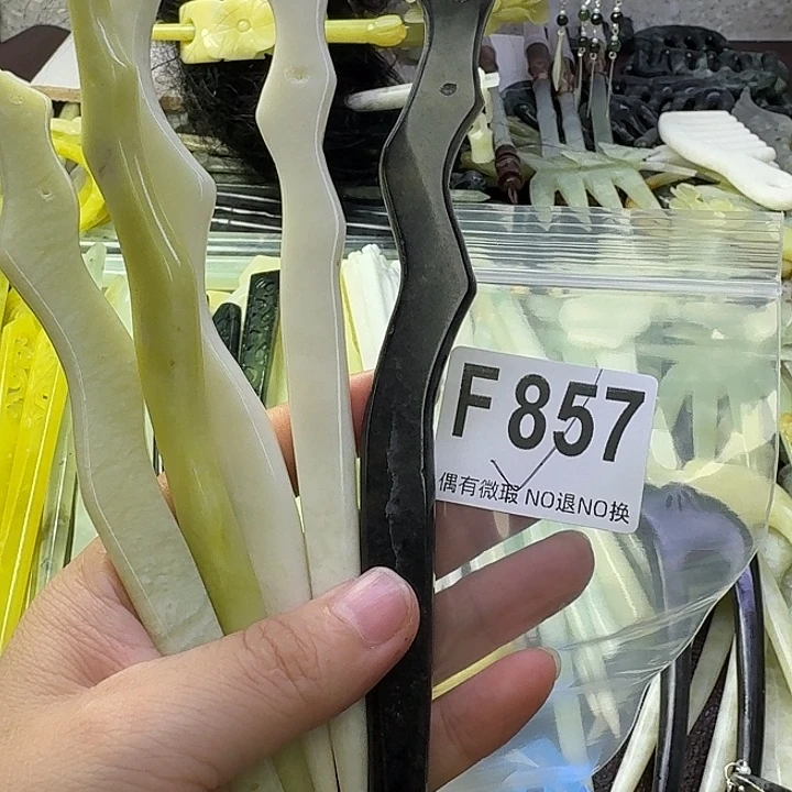 浅***然合金蛇纹石玉发饰