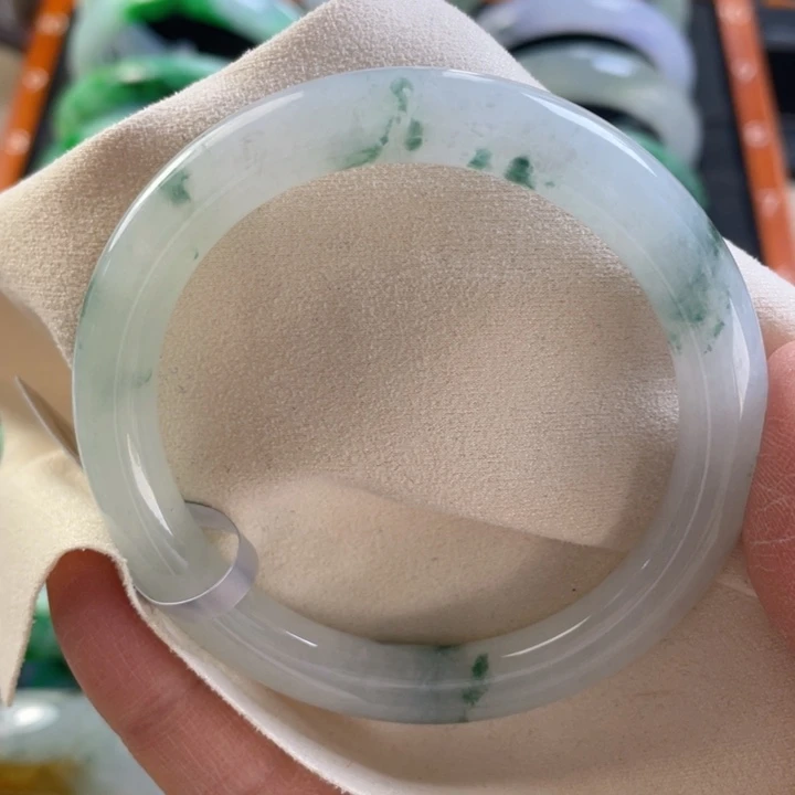 翡翠未镶嵌手镯（圆镯）缅甸翡翠