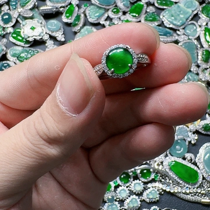 翡翠颈饰未镶嵌天然A货翡翠放漏