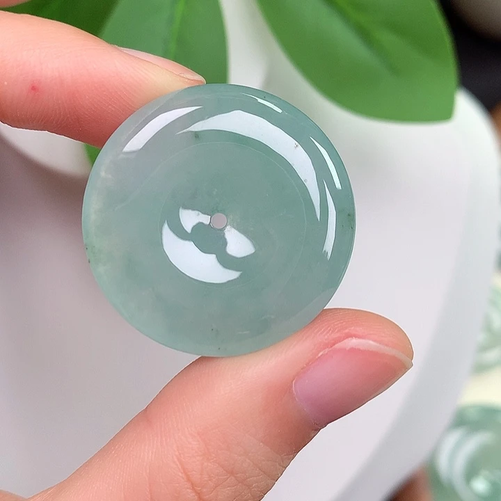 翡翠未镶嵌颈饰平安扣