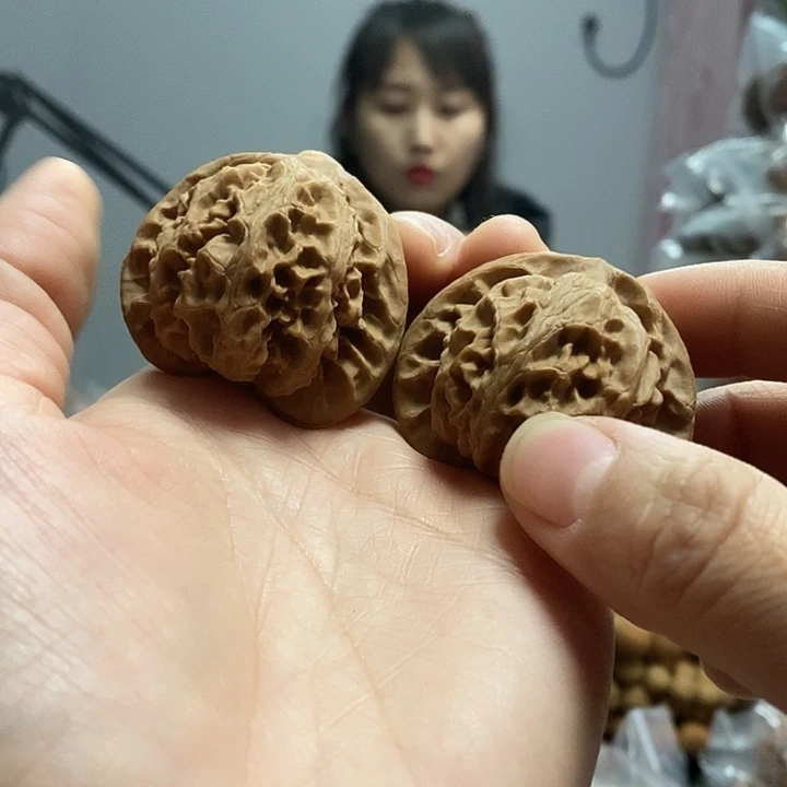 文玩核桃把件43.5红皮宫灯