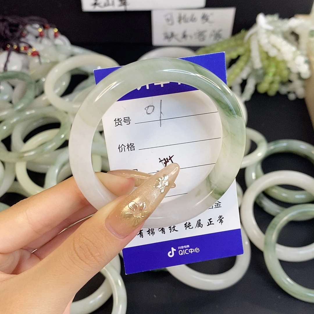未镶嵌手镯石英质玉