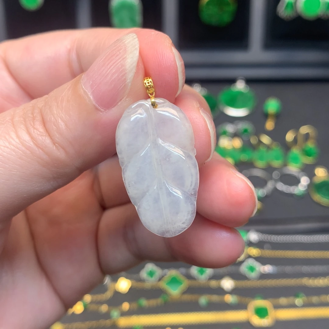 翡翠18K金镶嵌颈饰有纹裂