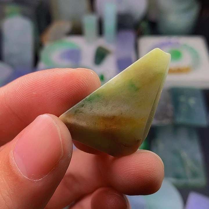 翡翠挂件未镶嵌料子