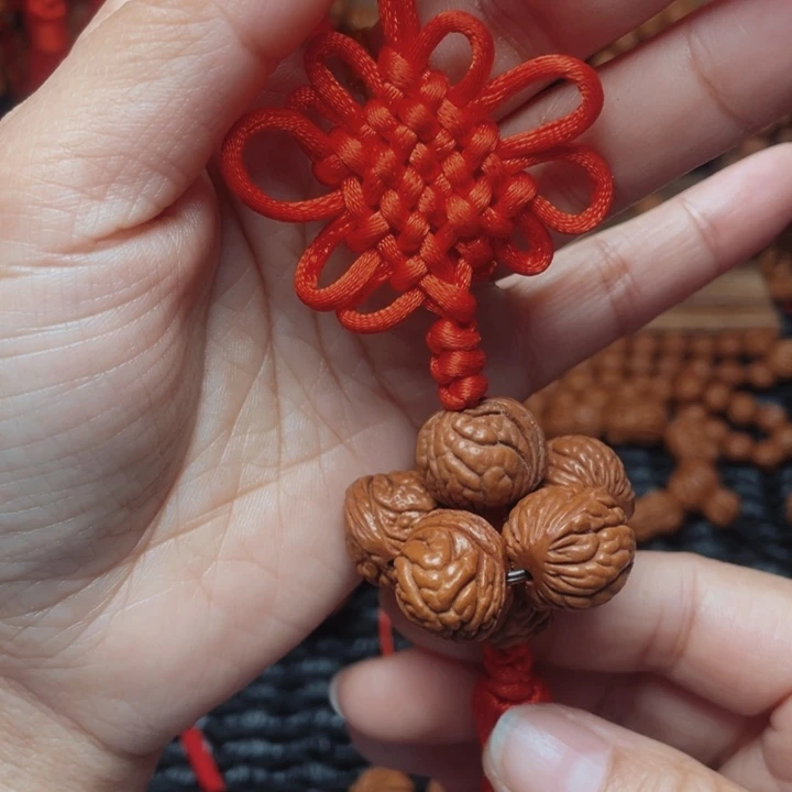 木质类龙纹桃枭挂件