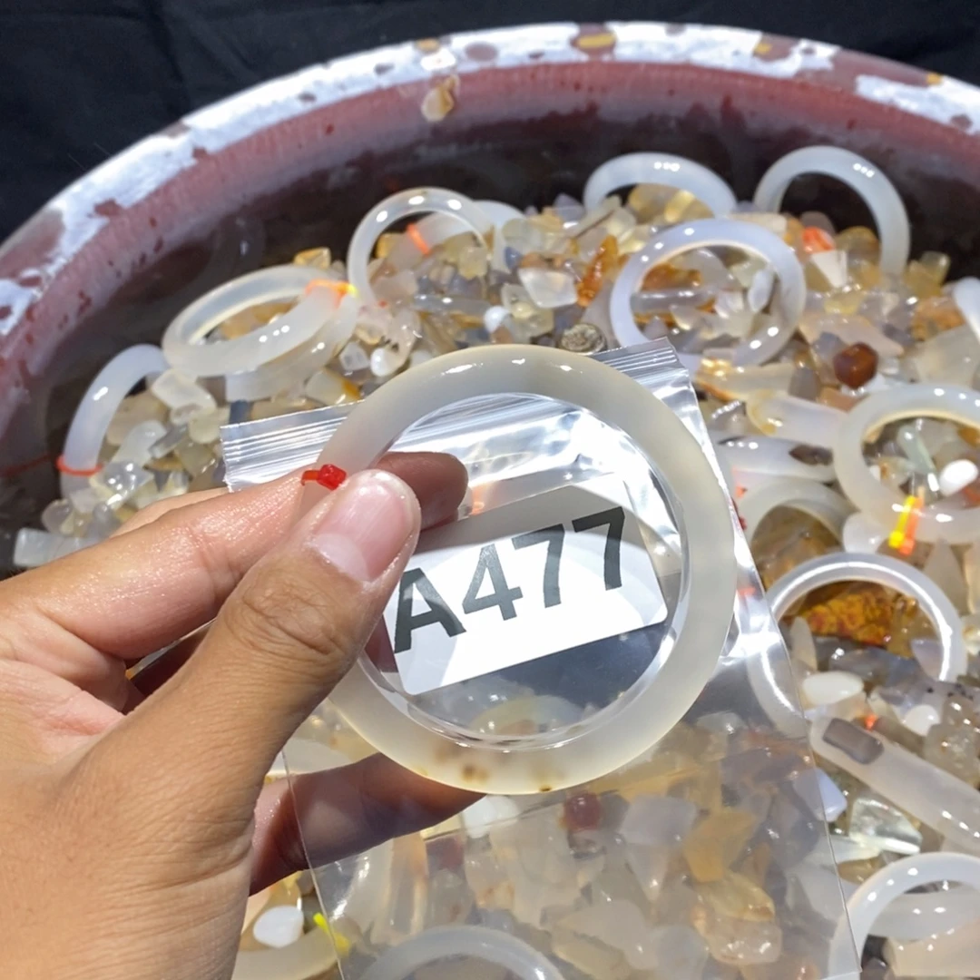 不***人玛瑙/玉髓未镶嵌手镯