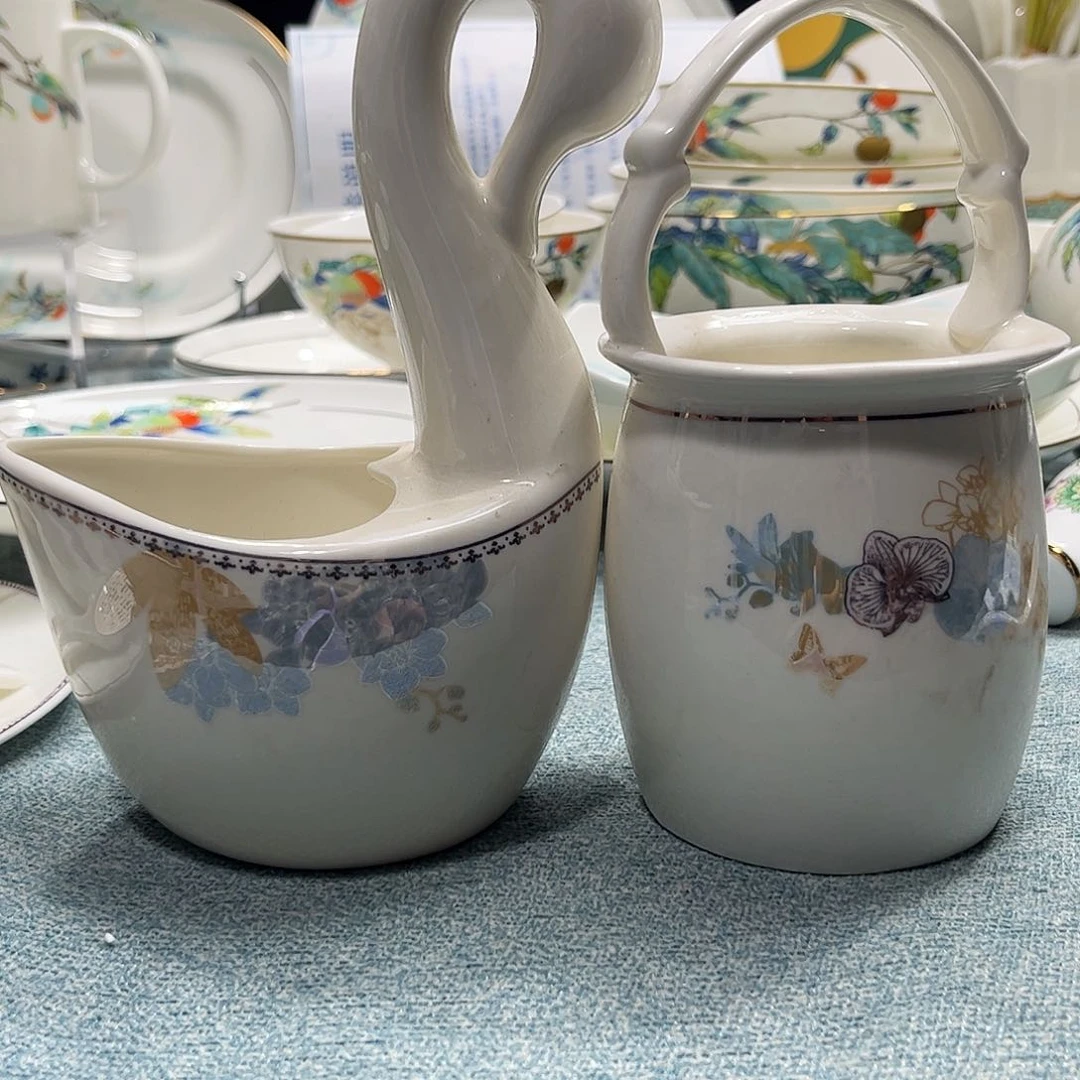 瓷片鹅花篮各一个