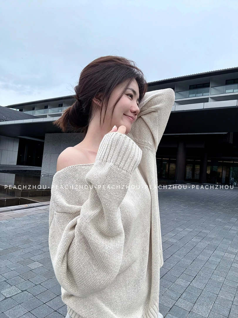 『PEACHZHOU』针织斜肩多穿法一字船领宽松长袖休闲温柔松弛罩衫女