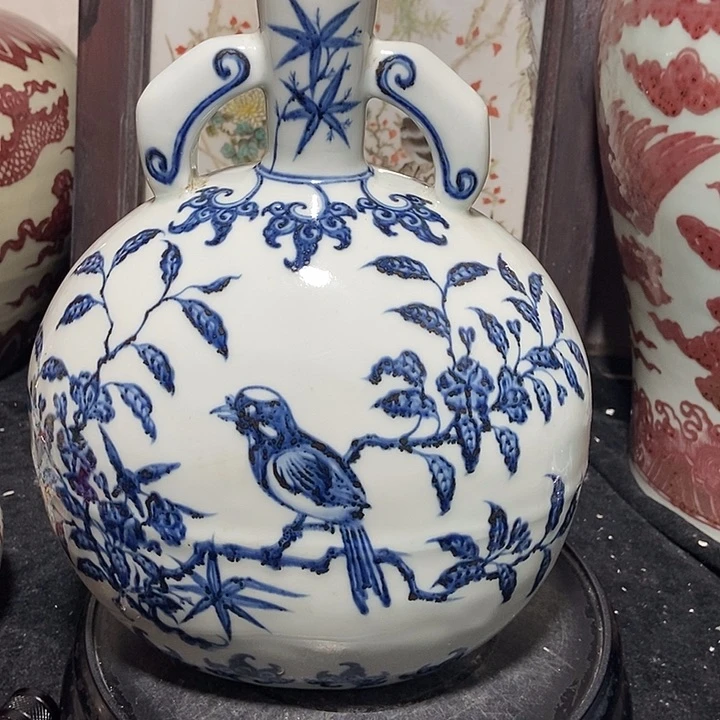 瓶青花花鸟图案瓷瓶