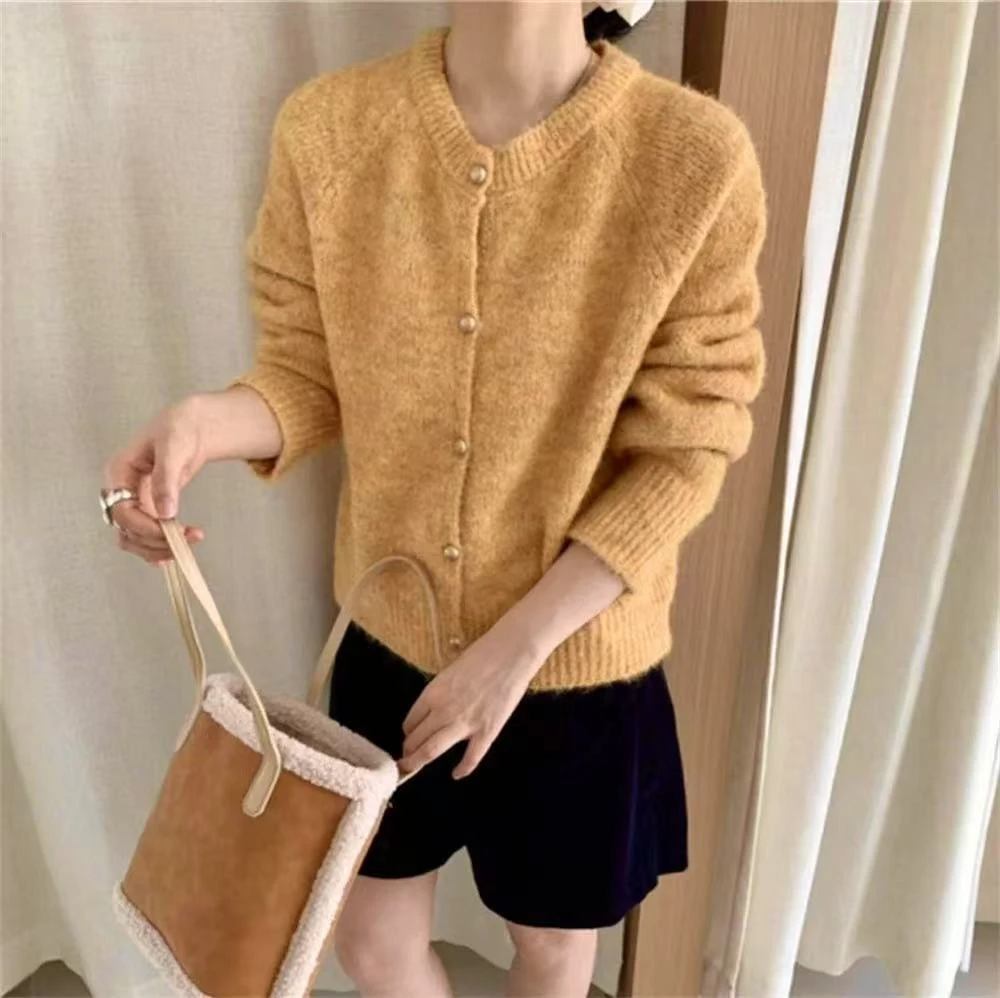 小香风金扣圆领长袖针织开衫毛衣女2025秋冬新款软糯外套上衣潮