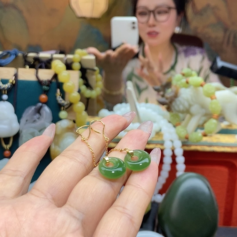 【闪购商品】未镶嵌和田玉耳饰美****美