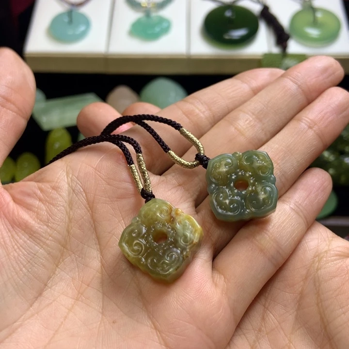 【闪购商品】蛇纹石玉未镶嵌颈饰
