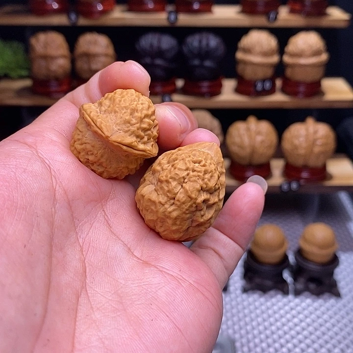 文玩核桃吊坠羊头舍利79