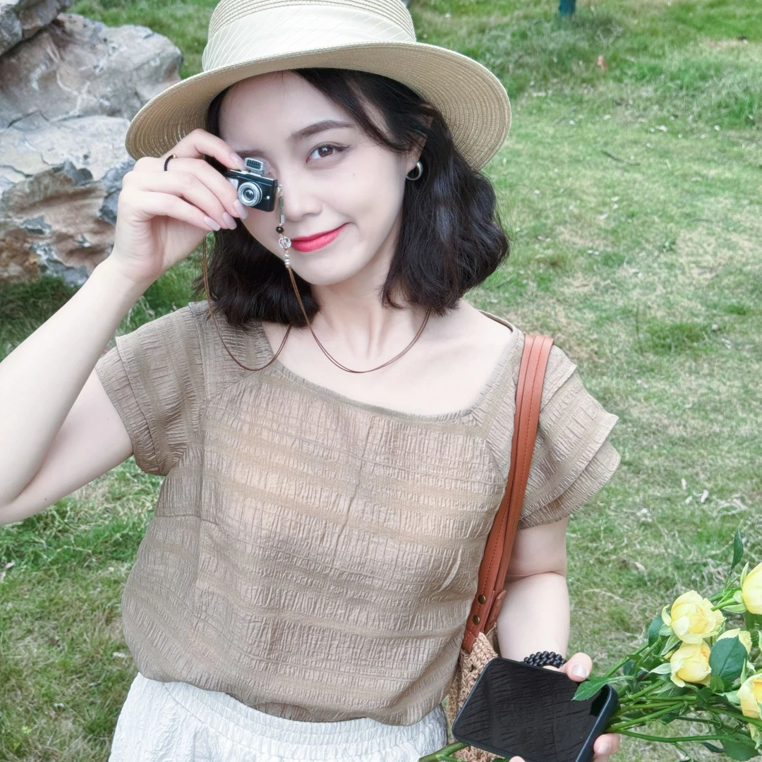 GIRDEAR/哥弟时尚百搭复古风方领褶皱网红洋气炸街女装130045