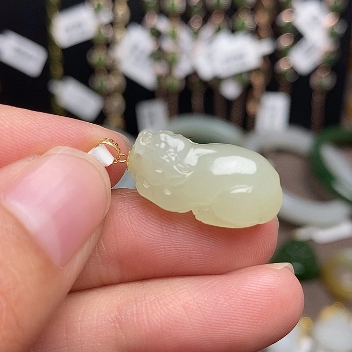 颈饰18K金镶嵌和田玉