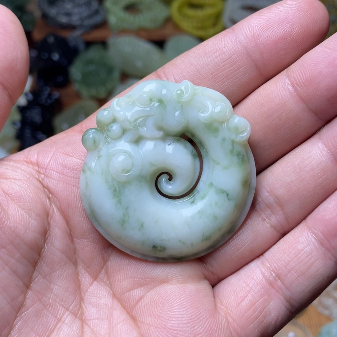 蛇纹石玉未镶嵌吊坠