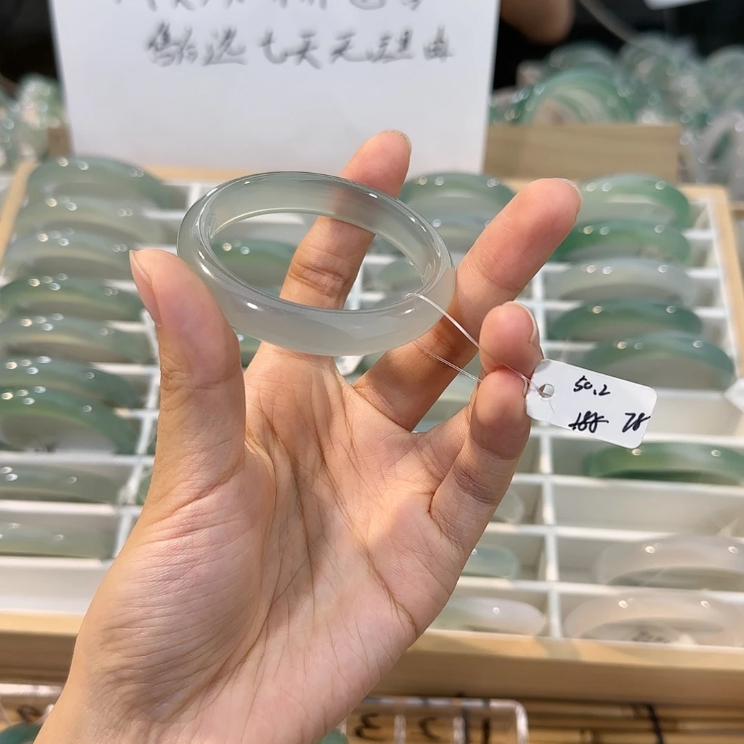 玛瑙/玉髓未镶嵌手镯圈口50.2