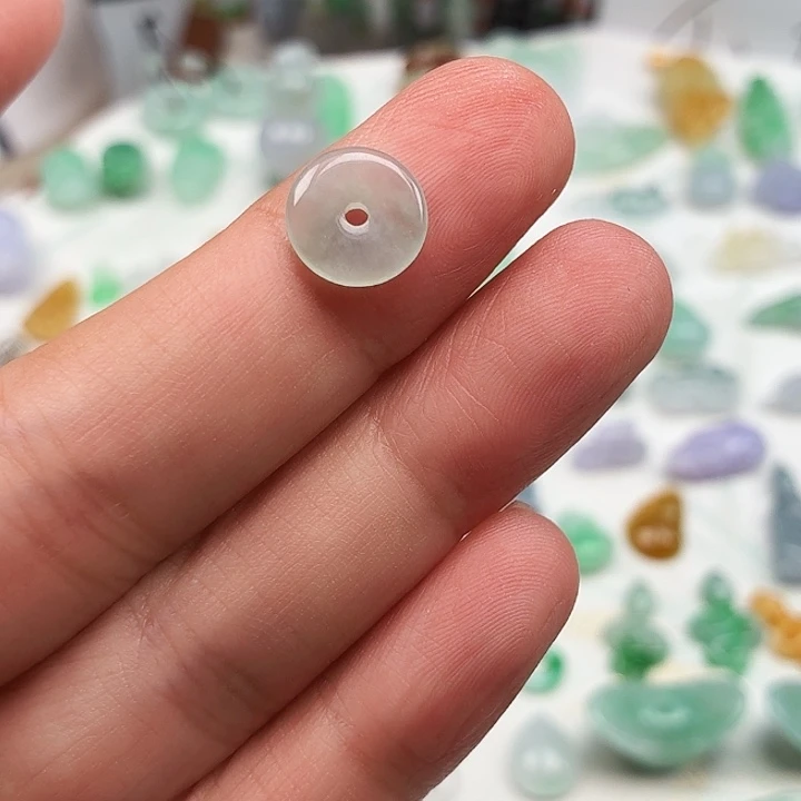 玉***桃翡翠未镶嵌吊坠(不含链)平安扣
