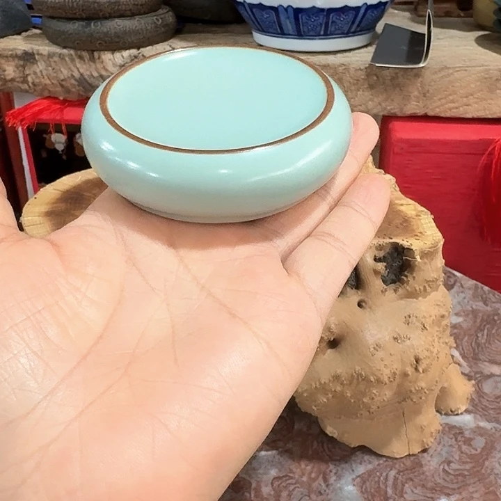 主人杯一个，瓷。。品茗