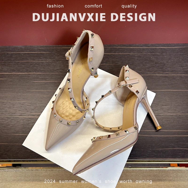 2025年新款裸灰色漆皮细跟高跟鞋女尖头铆钉中空凉鞋时尚气质女鞋