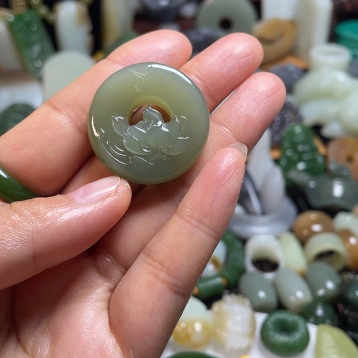 和田玉未镶嵌挂件