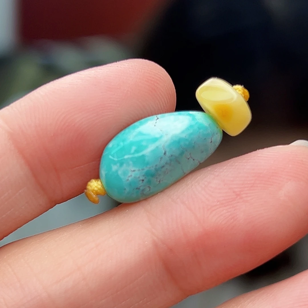 蜜蜡未镶嵌珠宝奇石