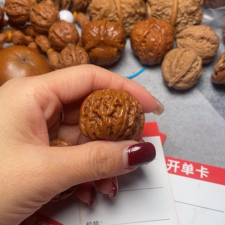 在***右吊坠文玩核桃白狮子