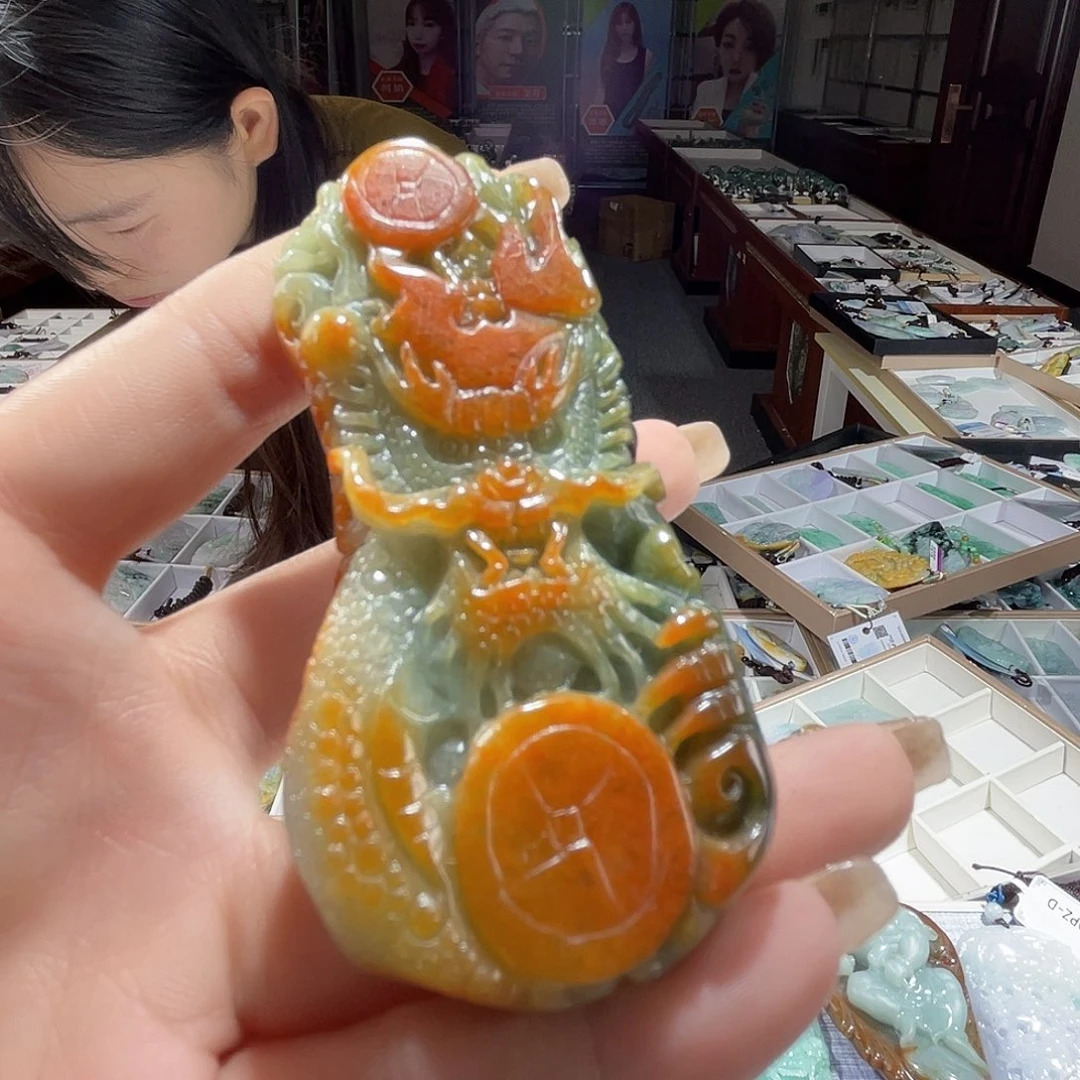 翡翠未镶嵌颈饰一