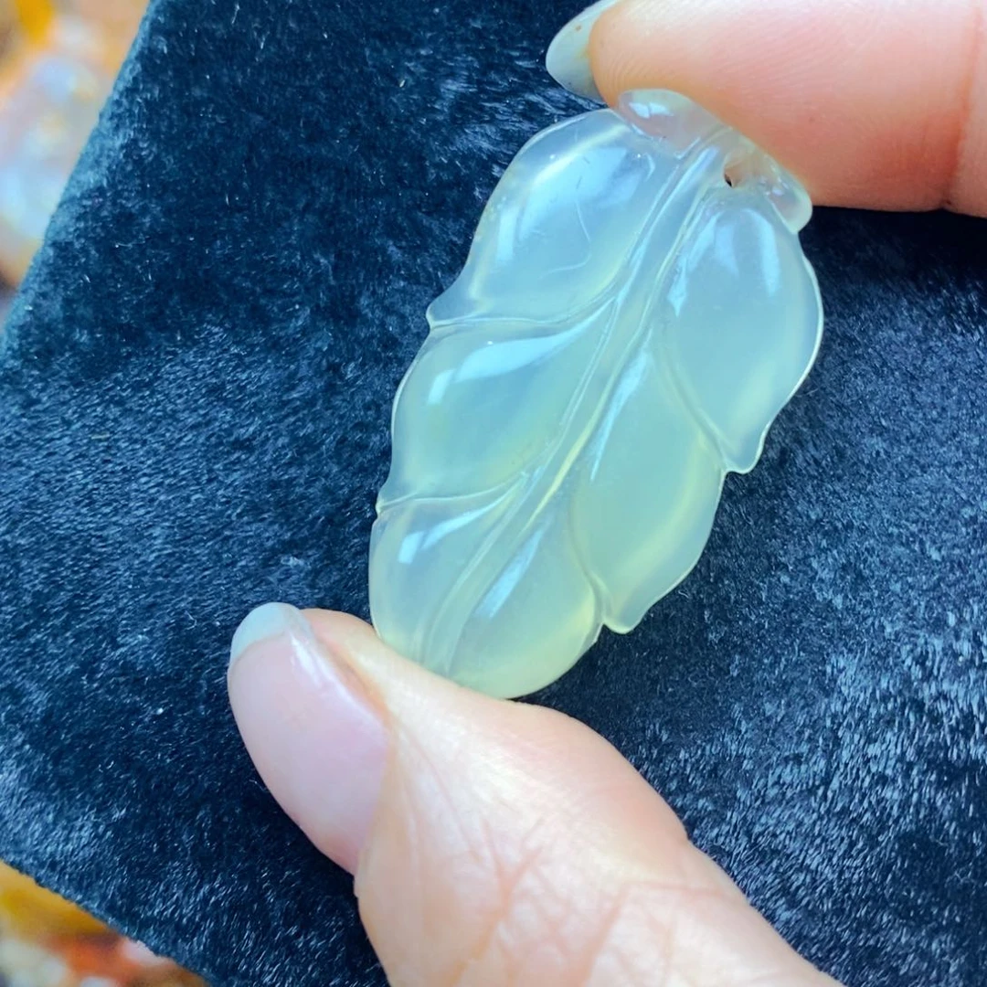 未镶嵌石英质玉（黄龙玉）颈饰