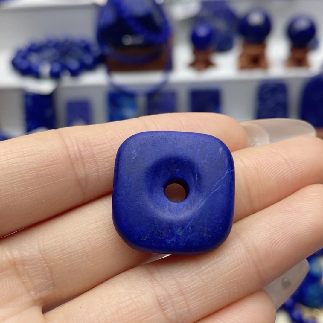 青金石未镶嵌颈饰