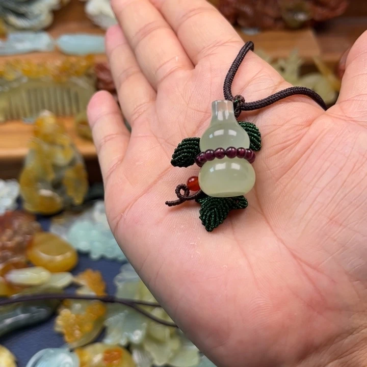 蛇纹石玉合金吊坠