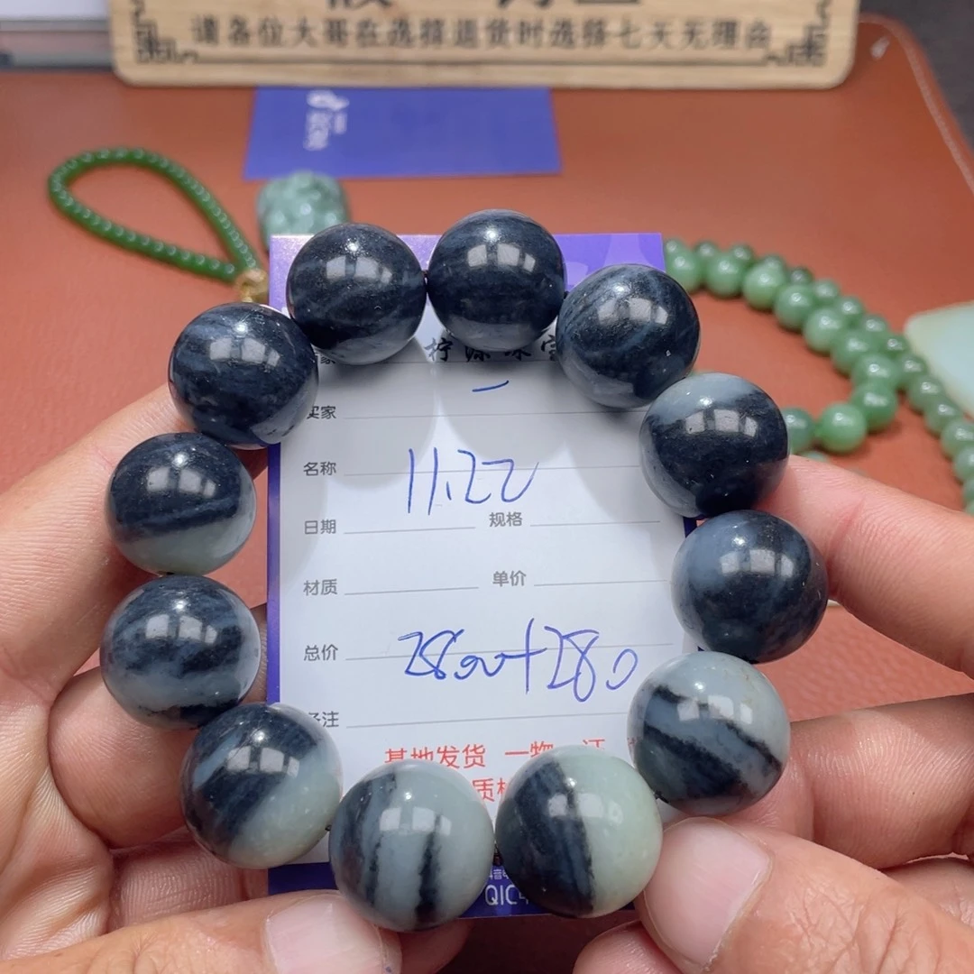 一***光和田玉未镶嵌颈饰