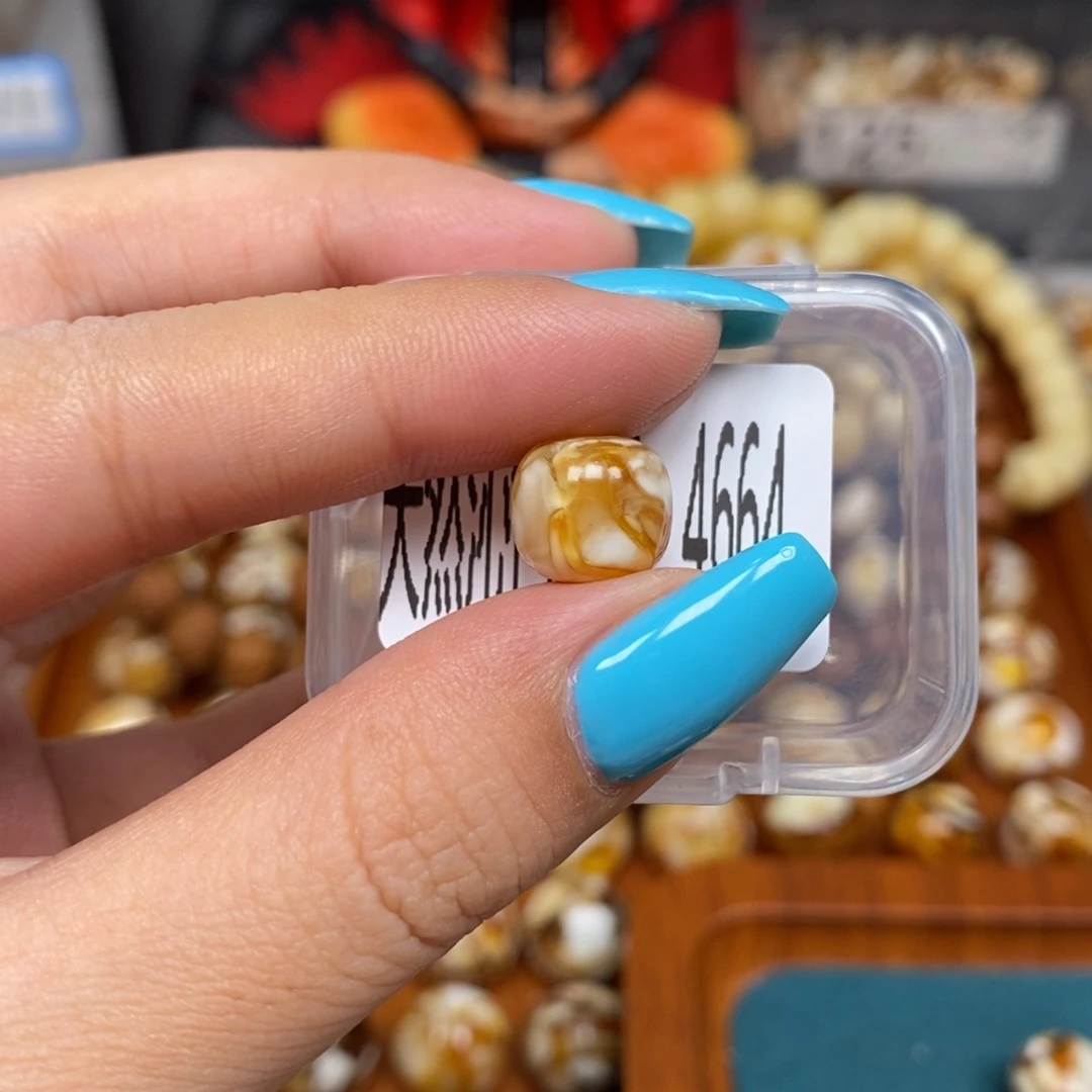 蜜蜡未镶嵌珠宝奇石4664