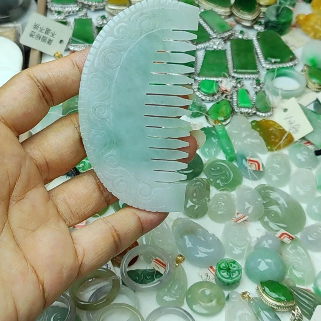 翡翠未镶嵌颈饰30