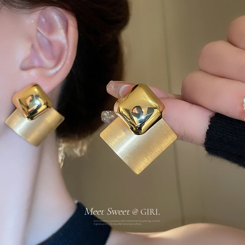 合金耳饰 金色拉丝耳钉耳环女高级感轻奢夸张复古港风气质耳饰90