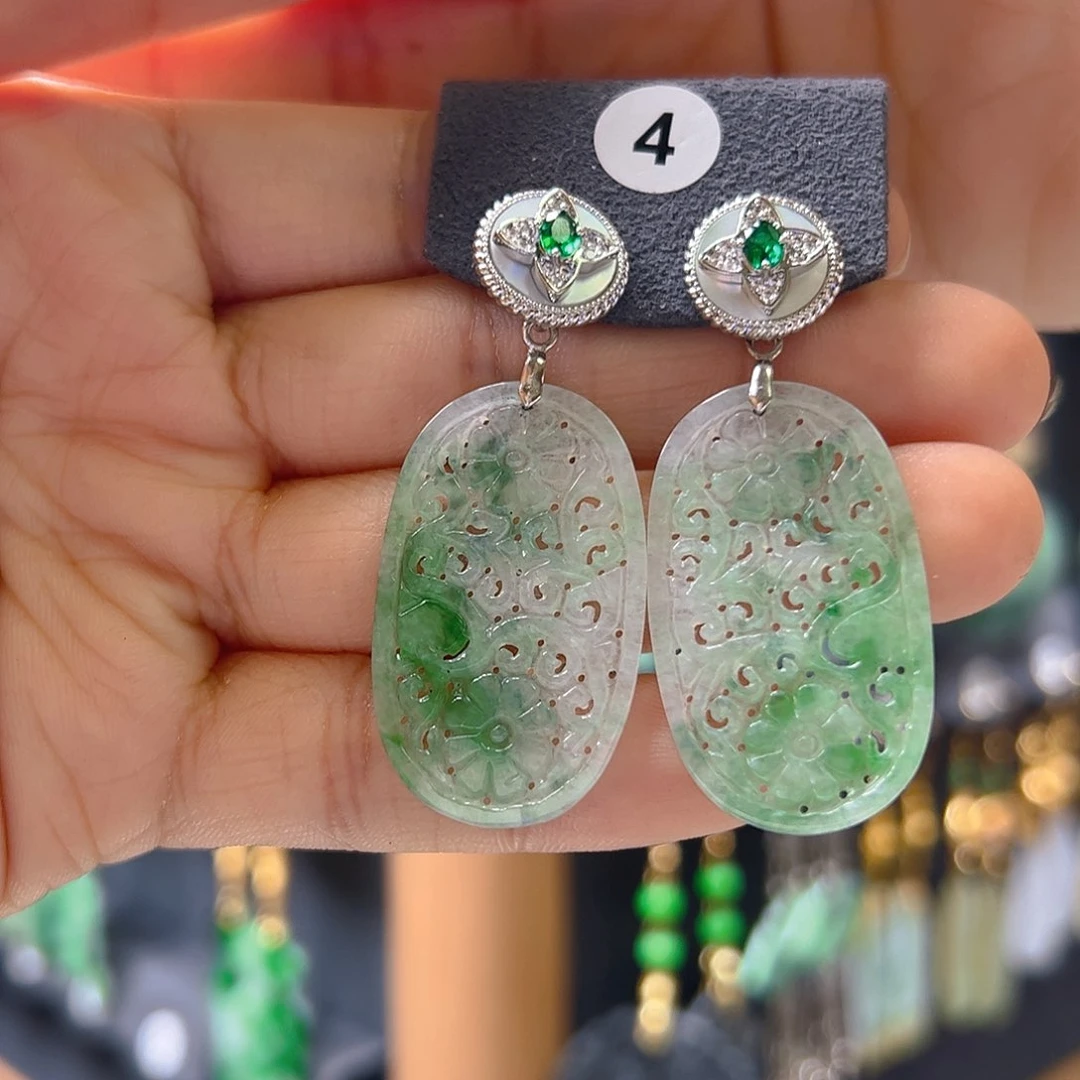 未镶嵌翡翠耳饰有*