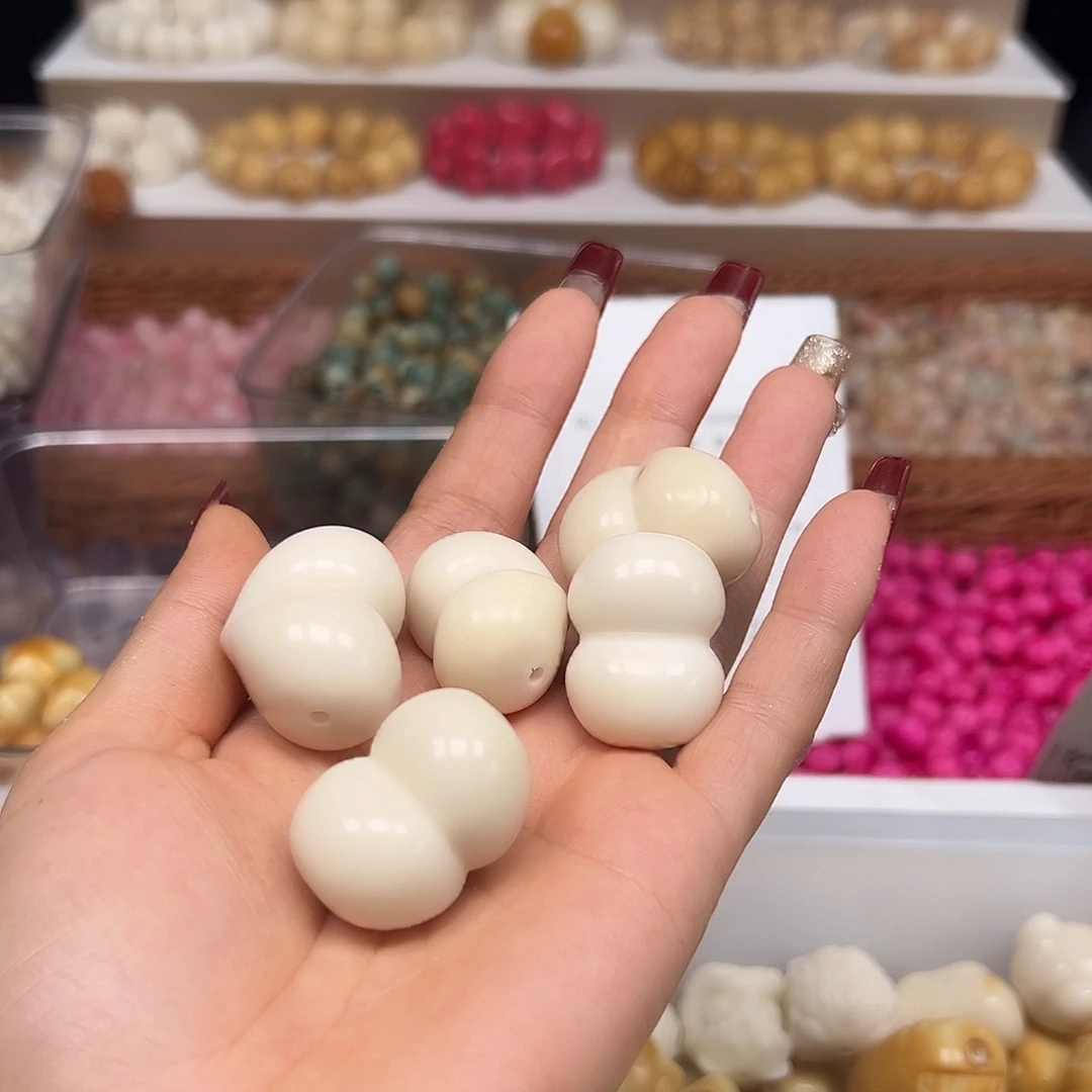 菩提根/象牙果手串微瑕白皮桃爱心10颗左右孔卡30左右有裂