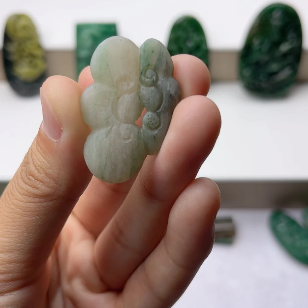 独山玉未镶嵌挂件