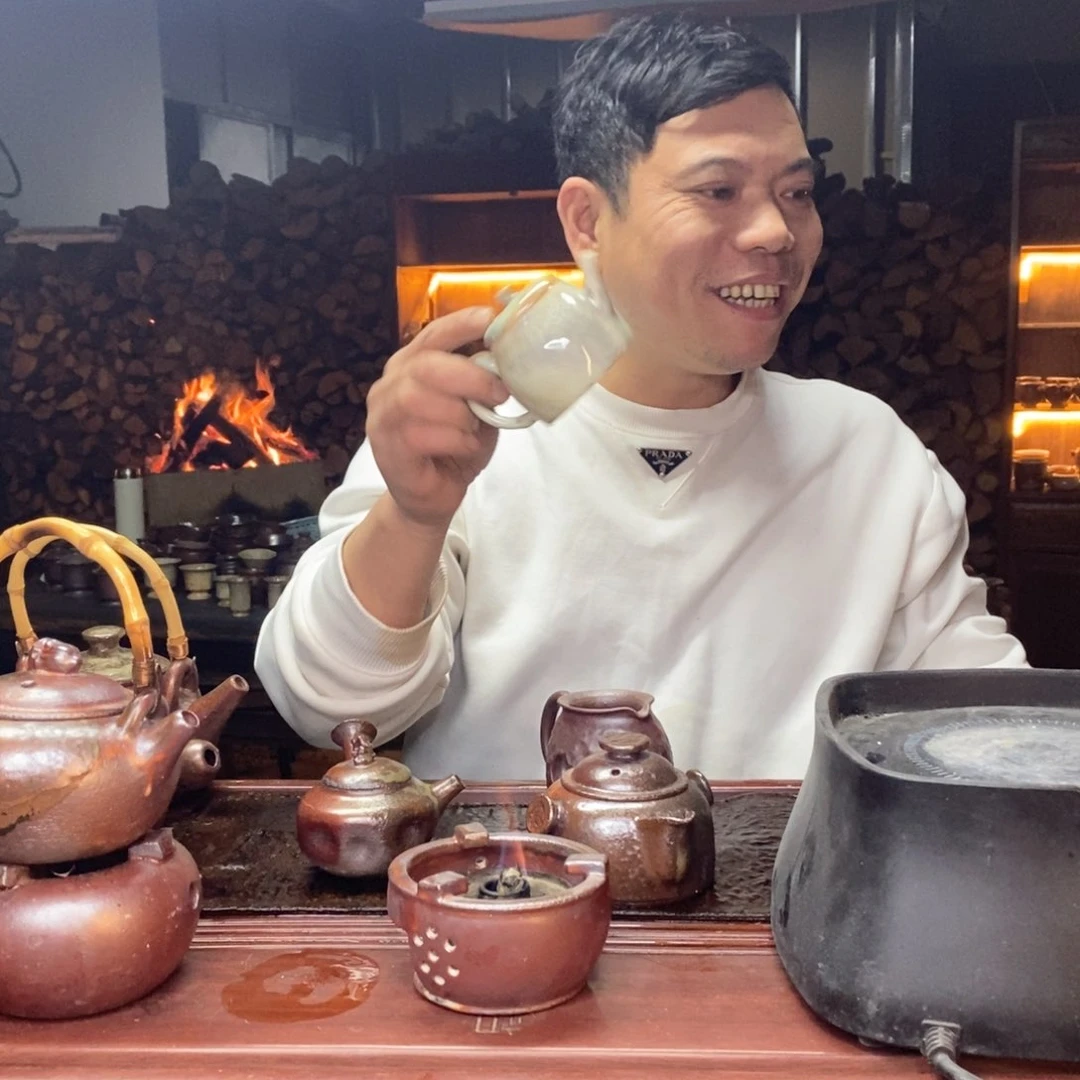 紫砂柴烧白泥柱楚壶