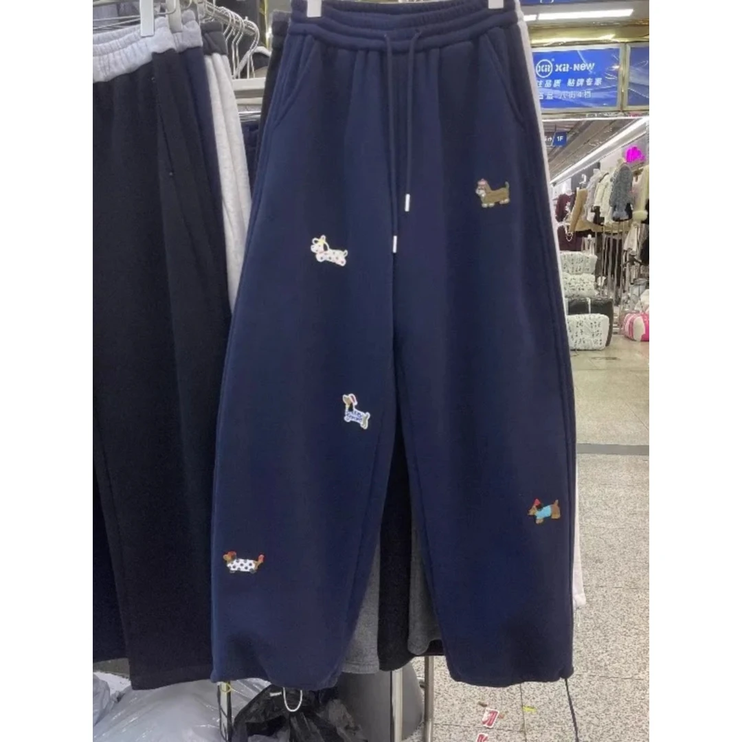 胖妹妹240斤大码宠物狗刺绣卫裤女冬季宽松藏蓝色加绒加厚直筒裤