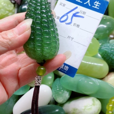 悠***然玉天然原石手工雕刻