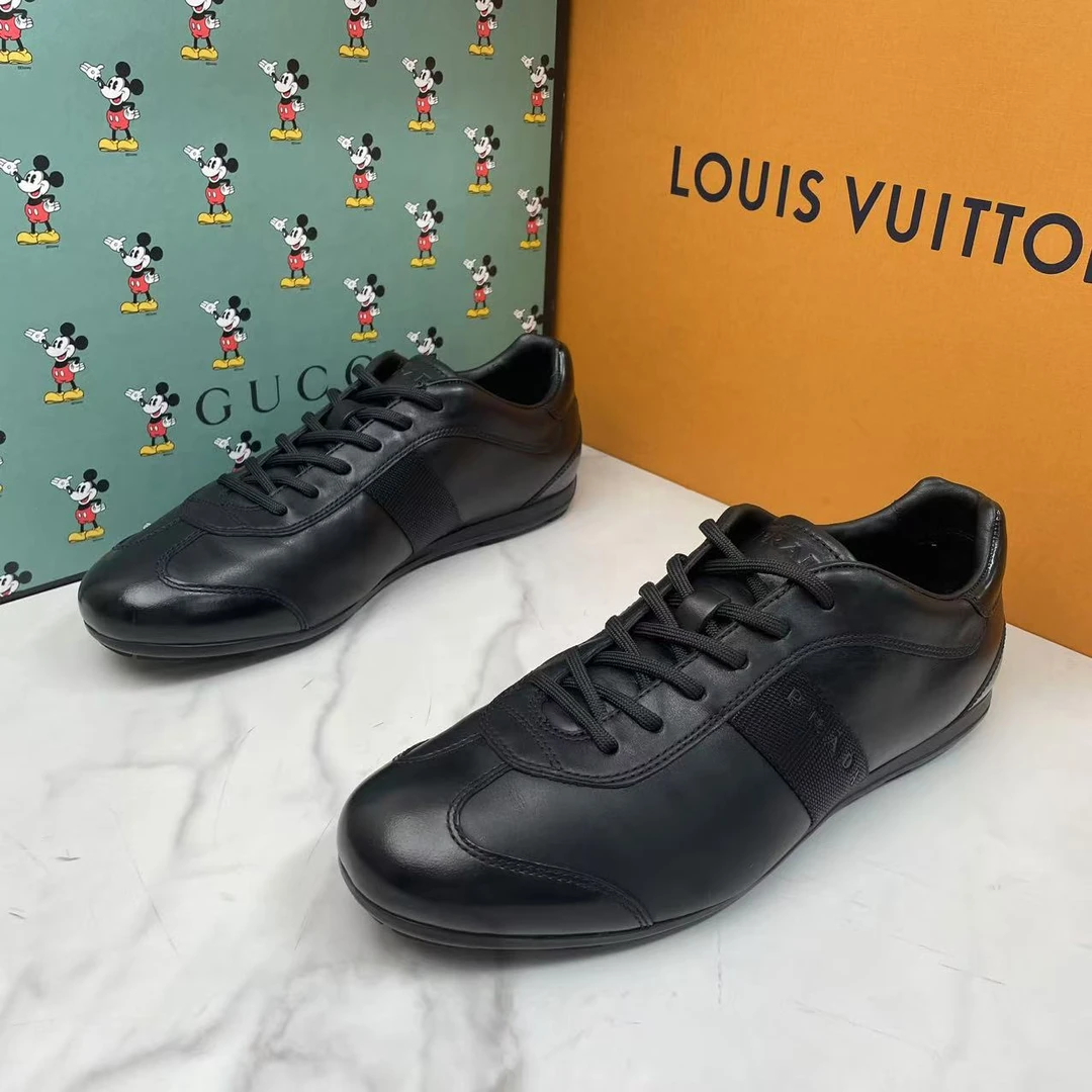 95新 Prada/普拉达 黑色皮面德训潮流百搭舒适经典休闲板鞋/42码