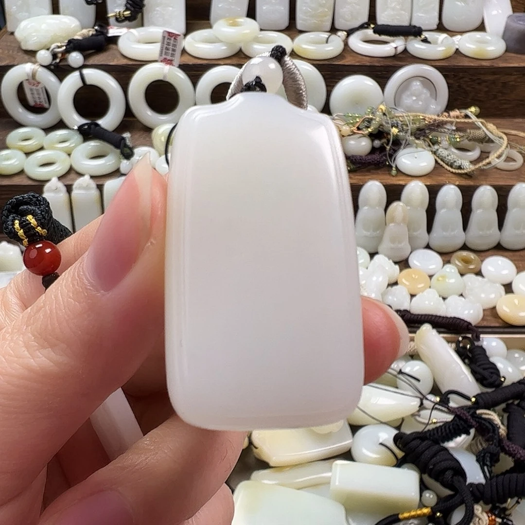 清***明和田玉未镶嵌颈饰