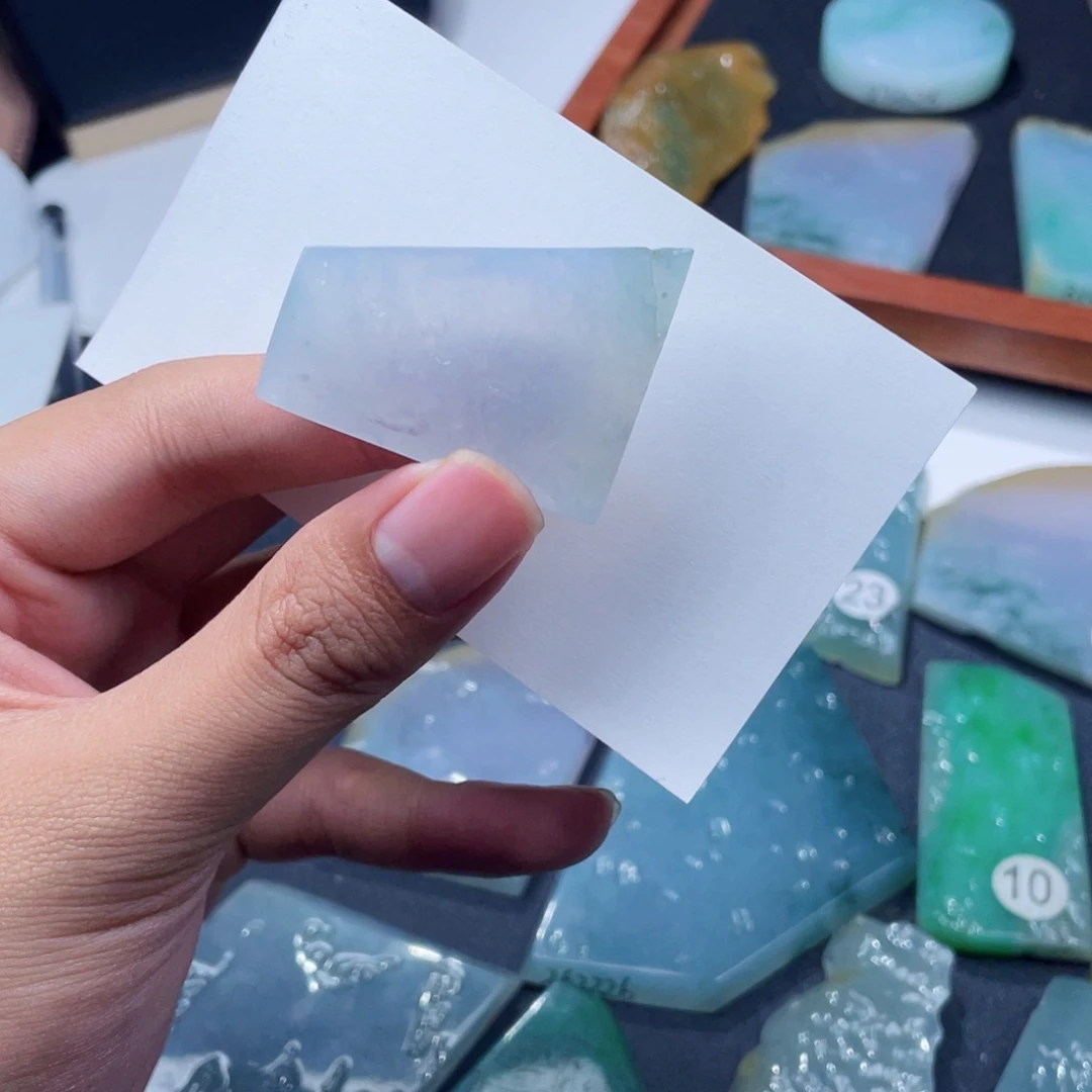 红***己定制翡翠未镶嵌小挂件料