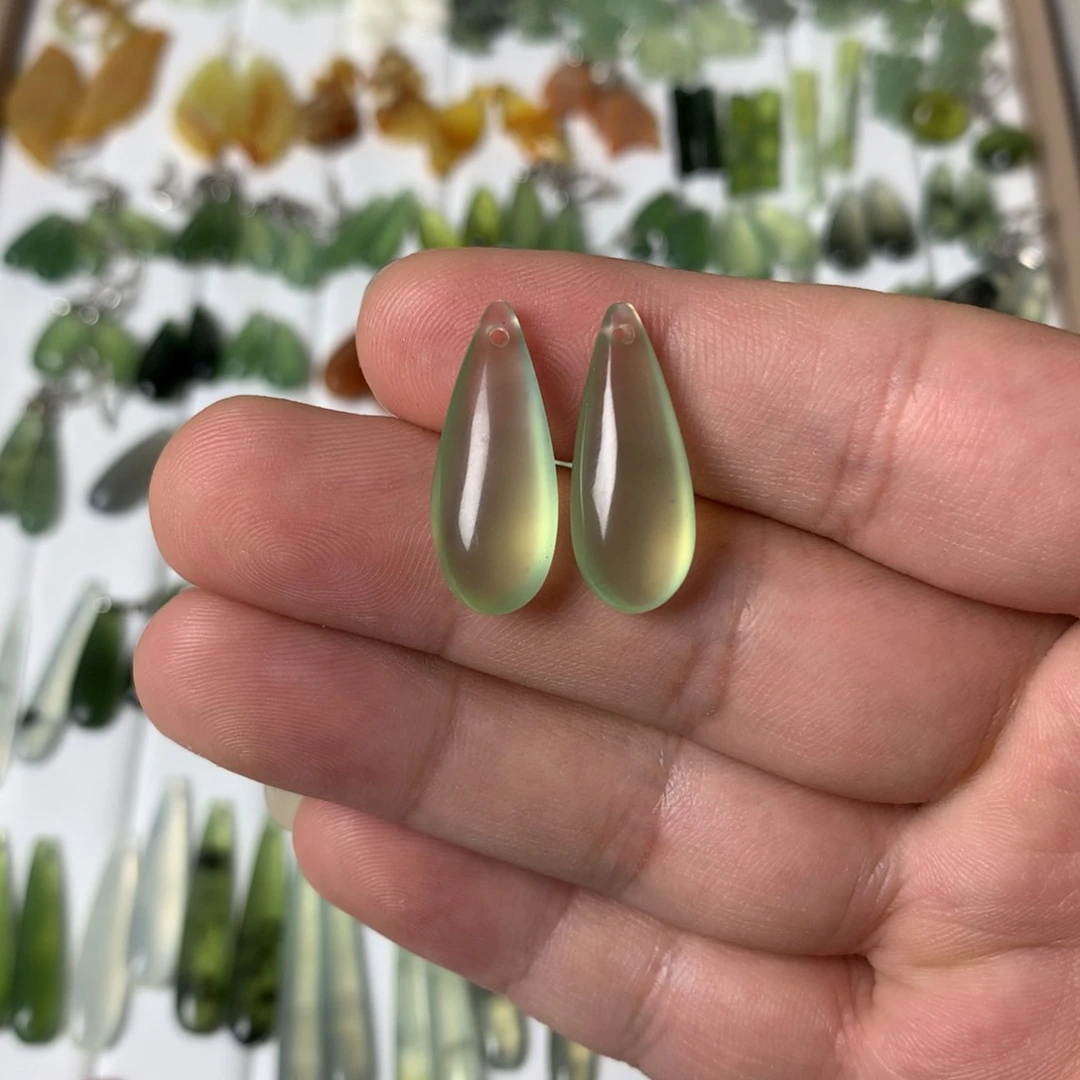 蛇纹石玉耳饰未镶嵌