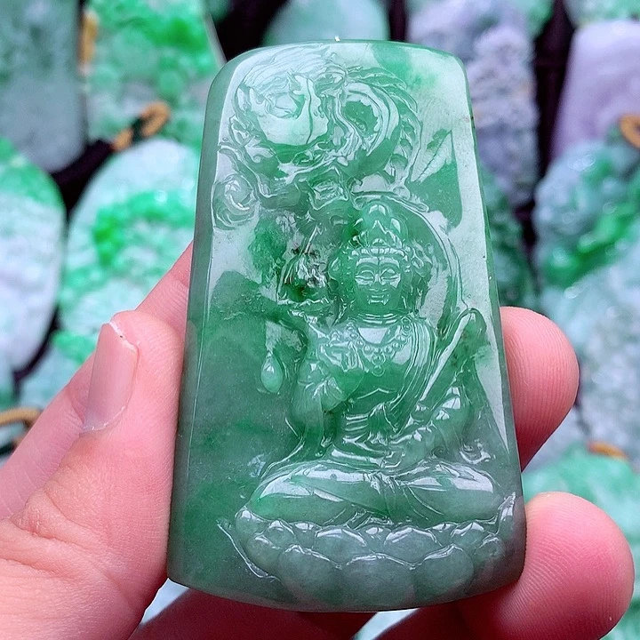 翡翠未镶嵌吊坠(不含链)腾**龙