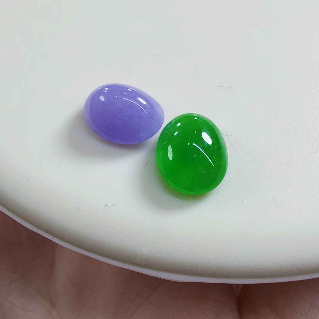 翡翠未镶嵌颈饰蛋面一对