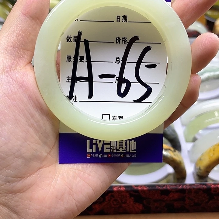 蛇纹石玉手镯合金都***班