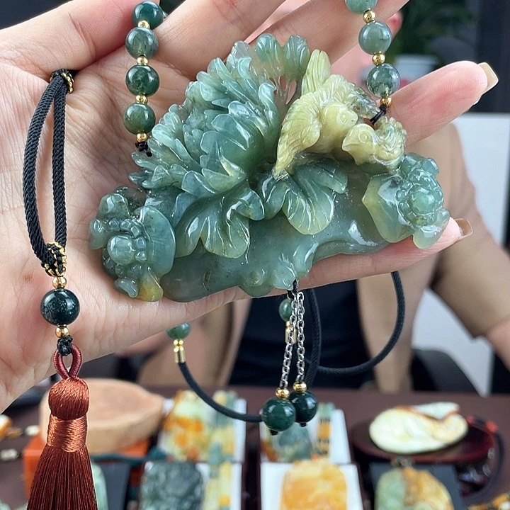 蛇纹石玉颈饰未镶嵌