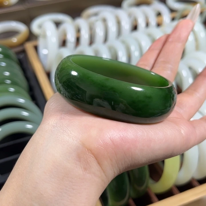 和田玉未镶嵌手镯